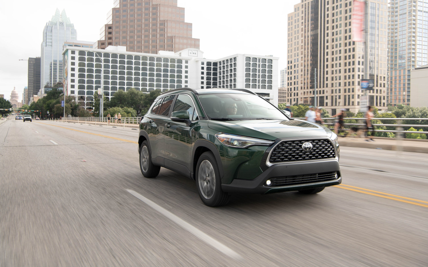 2022 TOYOTA COROLLA CROSS XLE REVIEWS visual data 7